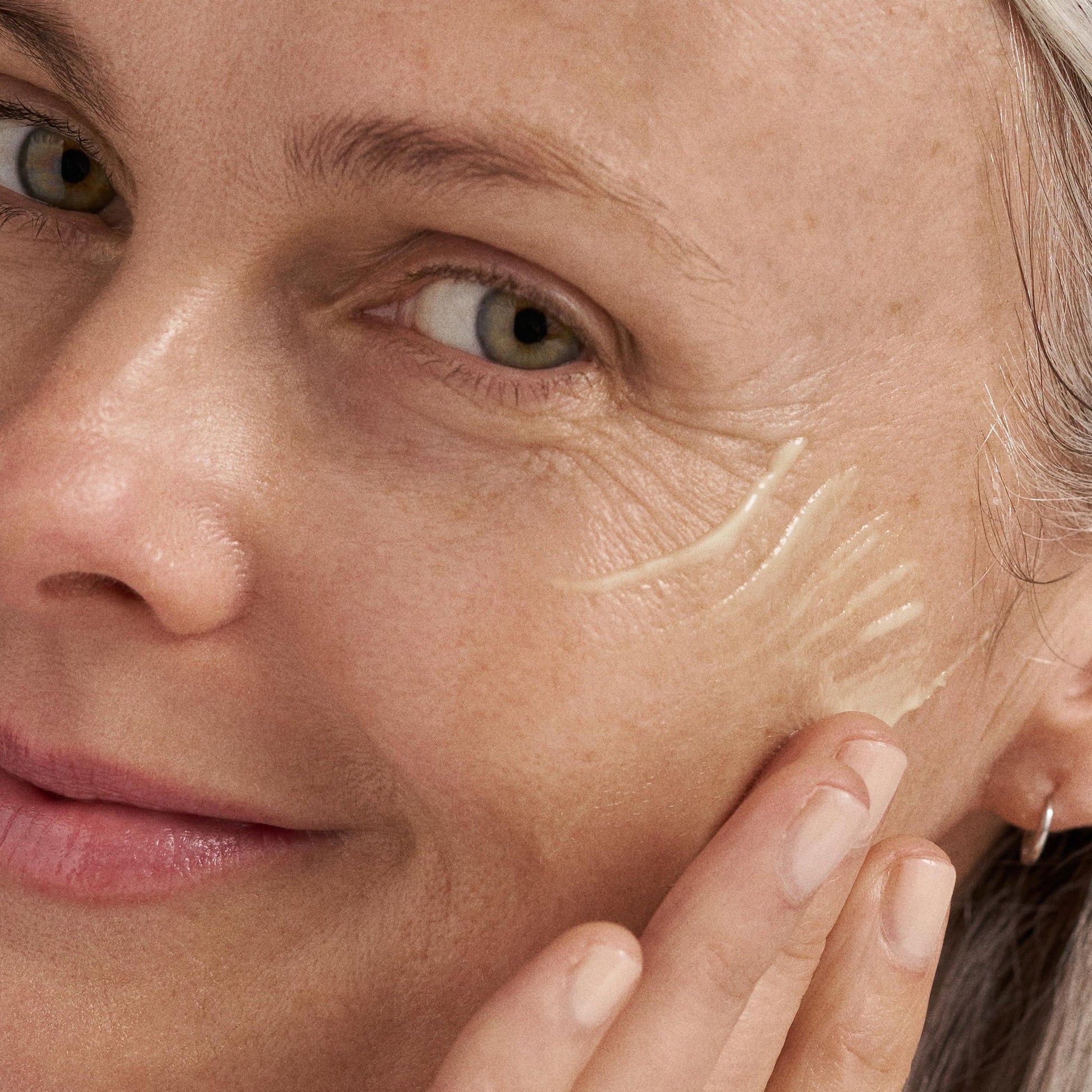 dynamic skin retinol serum model