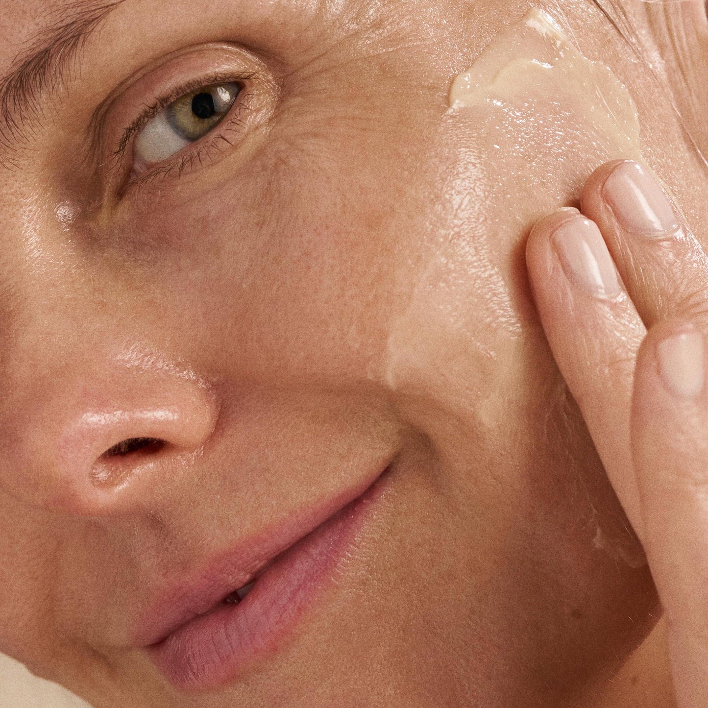 multivitamin power recovery cream model