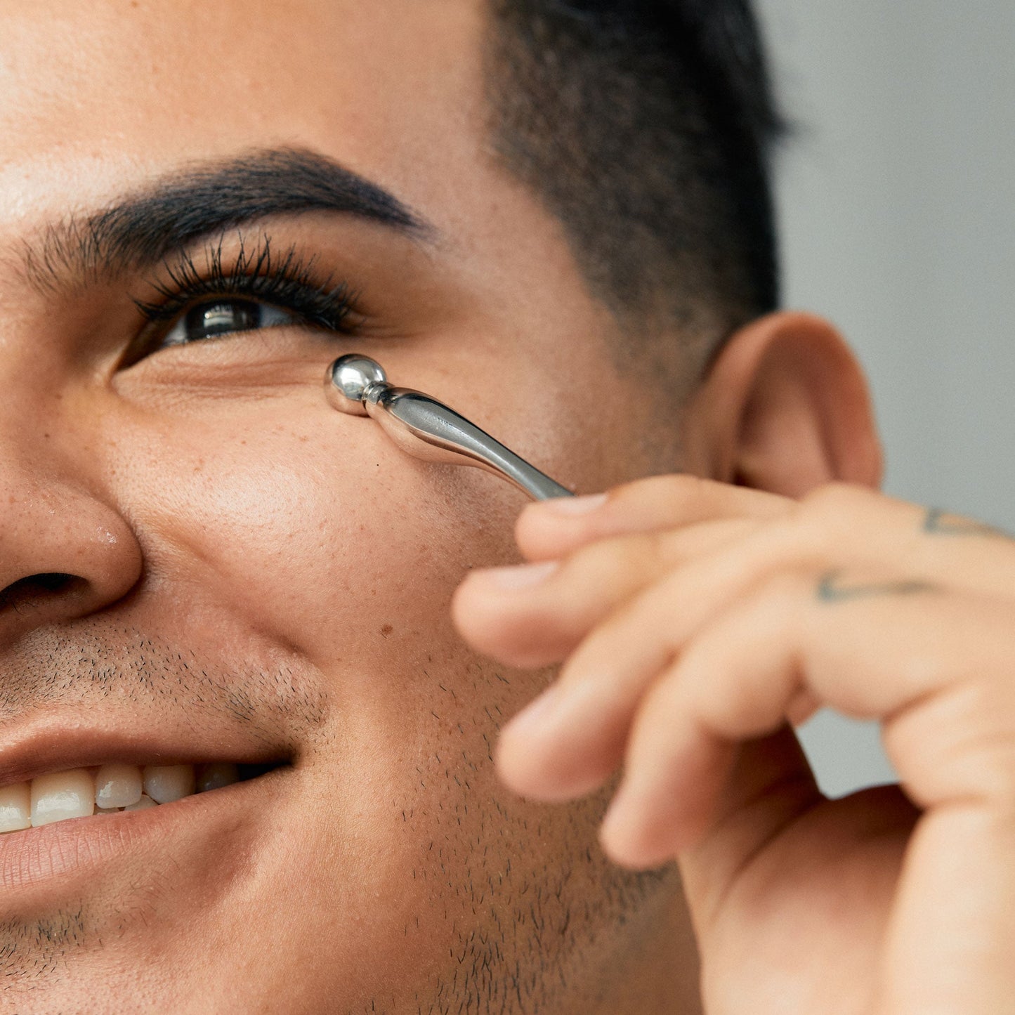 man using eye applicator tool