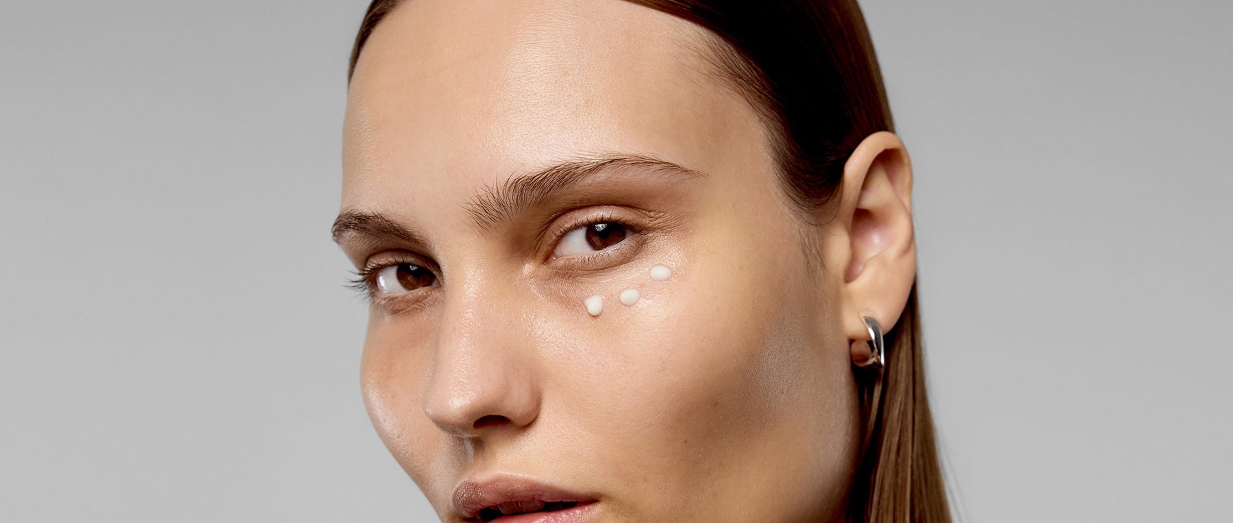 model with eye product