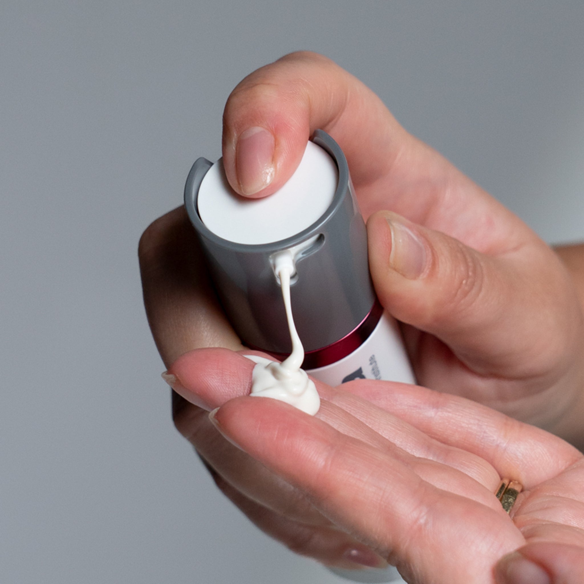 ダーマロジカ　ダイナミックスキンR SPF50 楽天市場】ダイナミック スキンR SPF50 50mL ダーマロジカ公式