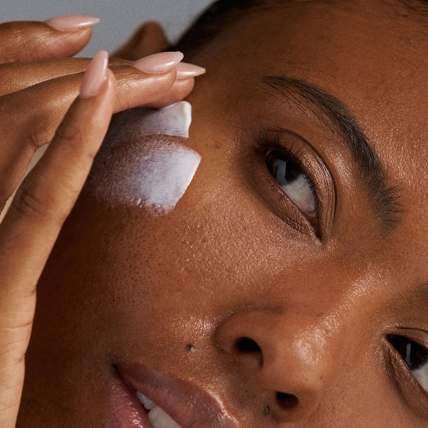 invisible physical defense mineral sunscreen spf30 model 