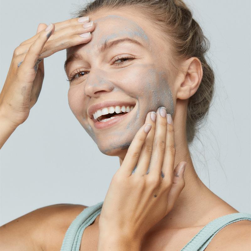 woman using daily exfoliant